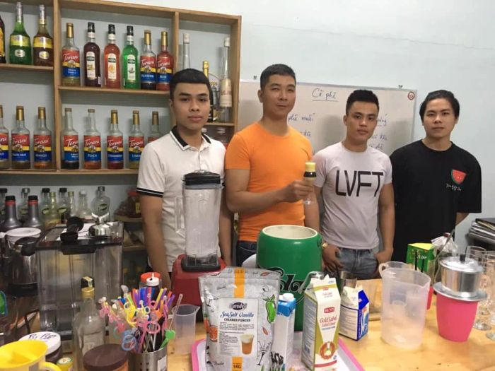 Hình ảnh thực hành pha chế chuyên nghiệp tại Trung tâm Trần Dũng
