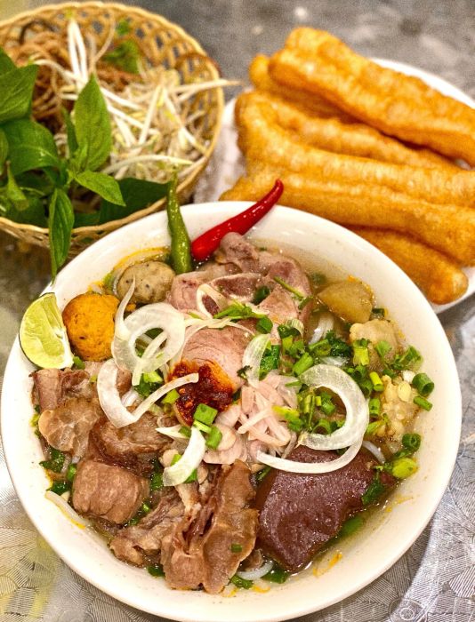 Hình ảnh không gian ấm cúng tại quán O Hoa