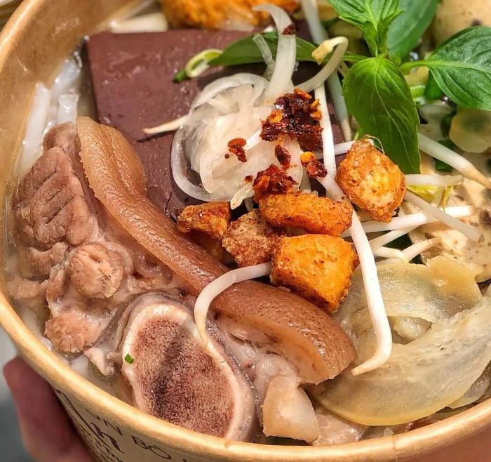 Hình ảnh không gian ấm cúng tại quán An Cựu