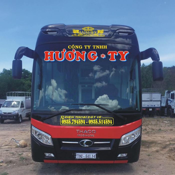 Hình ảnh khoang lái hiện đại của xe Hương Ty