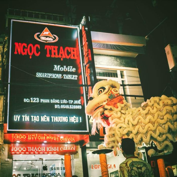 Đội ngũ kỹ thuật viên chuyên nghiệp tại Ngọc Thạch Mobile