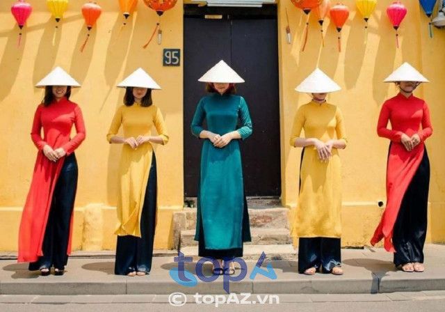 Việt Phục Hội An – nơi bạn có thể tìm thấy những bộ trang phục truyền thống đặc sắc, mang đậm văn hóa Việt.