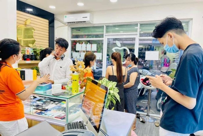Không gian trưng bày sản phẩm tại Tuấn Cường Mobile