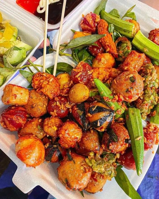 Những món ngon đa dạng tại Tiệm Ăn Vặt 1999