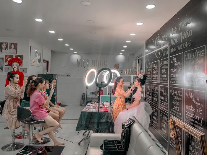 Vân Bella Make Up - Hình ảnh truyền nghề đầy cảm hứng