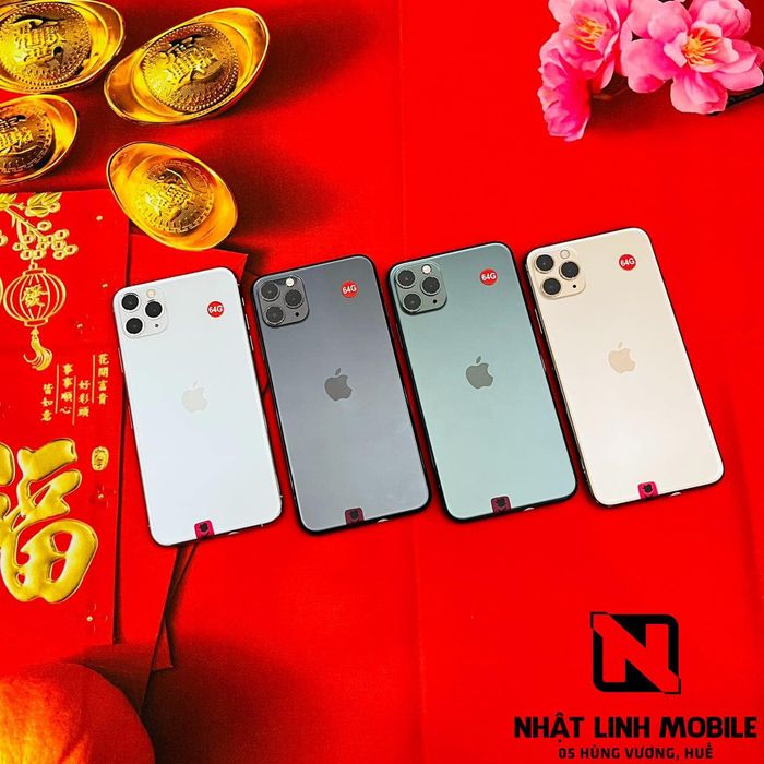 Hình ảnh đội ngũ tư vấn chuyên nghiệp tại Nhật Linh Mobile