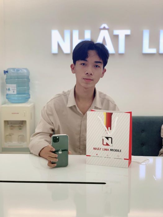 Không gian trưng bày sản phẩm tại Nhật Linh Mobile