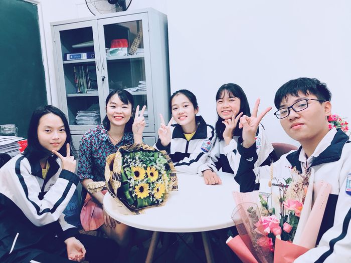 Hình ảnh lớp học Tiếng Anh cùng cô Thu Oanh (ảnh 2)