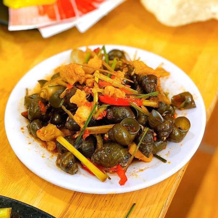 Khoảnh khắc ẩm thực tại Ốc Minh Nghĩa