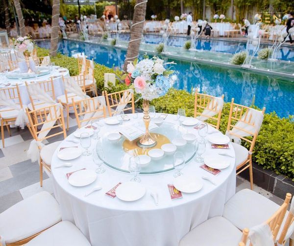Sảnh tiệc hồ bơi sang trọng bậc nhất Sen Palace