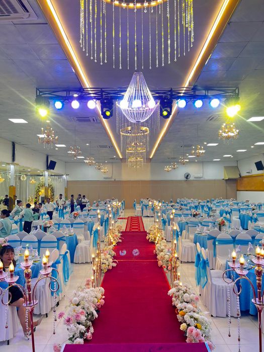 Sảnh tiệc lãng mạn với view hồ bơi tại Happy Time