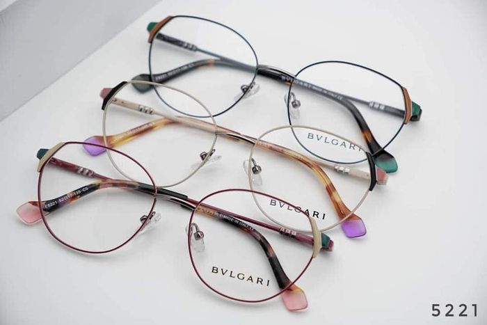 Bộ sưu tập kính thời trang đa dạng tại Ánh Sáng Eyewear