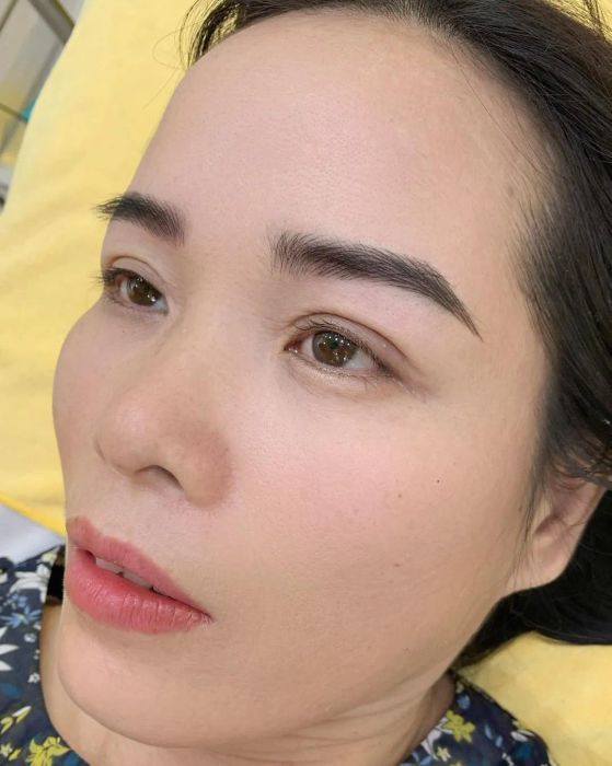 Hình ảnh khách hàng trải nghiệm dịch vụ tại Thẩm Mỹ Viện Ngọc Hường
