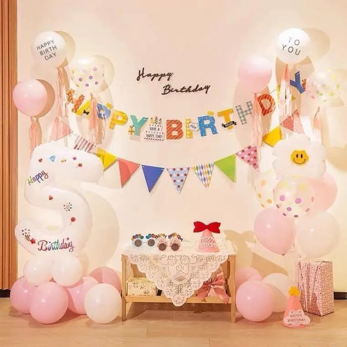 Không gian trưng bày đầy sắc màu tại Đốm Store - Nguyên Birthday