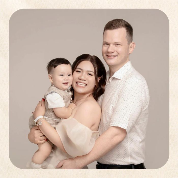 Gia đình tỏa sáng qua ống kính Cam Studio