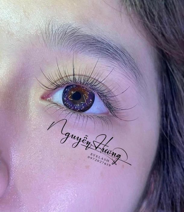 Hình ảnh dịch vụ nối mi chuyên nghiệp tại Hương Eyelash