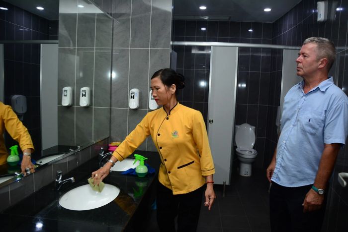Hình ảnh thực tế dịch vụ vệ sinh công nghiệp Viethomecare