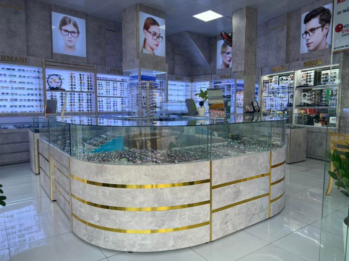 Bộ sưu tập kính đa dạng phong cách tại Sỹ Hoàng Eyewear