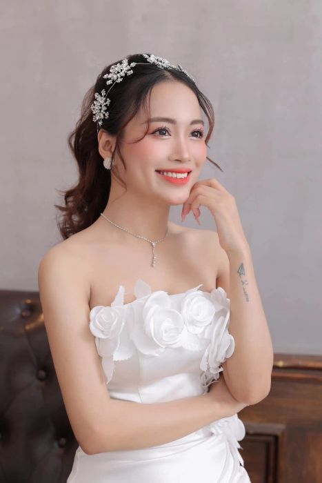 Những cô dâu rạng rỡ tại Áo cưới Hana Trần