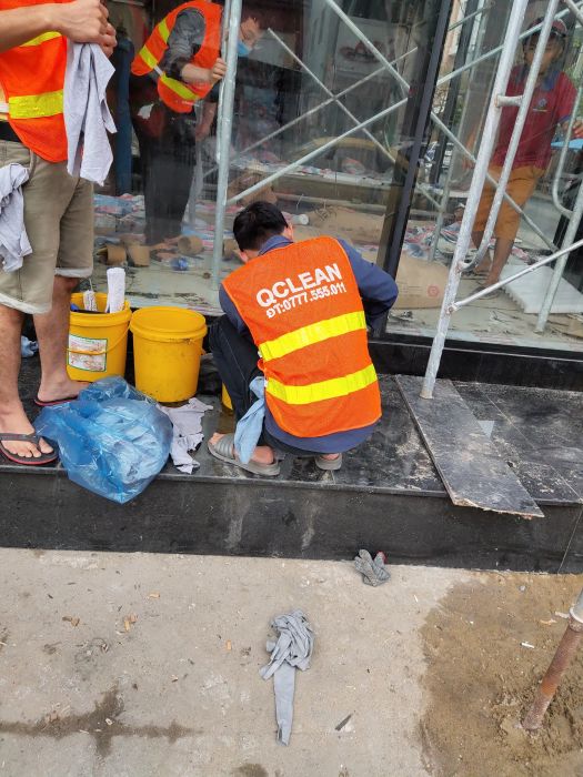Hình ảnh thi công thực tế dịch vụ vệ sinh QClean
