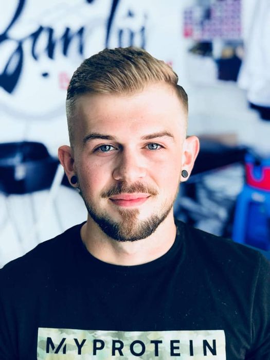Không gian sang trọng và phong cách tại Bạn Tôi Barber Shop