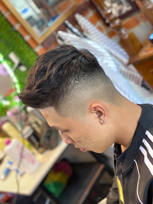 Hình ảnh nghệ nhân tạo mẫu tại Le Binh Barber