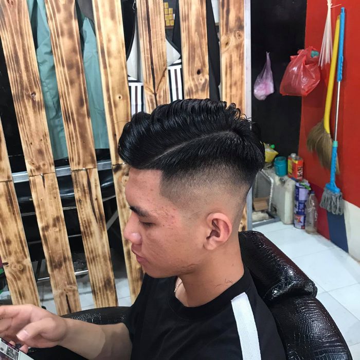 Hình ảnh phong cách làm việc chuyên nghiệp tại MP Barber Shop