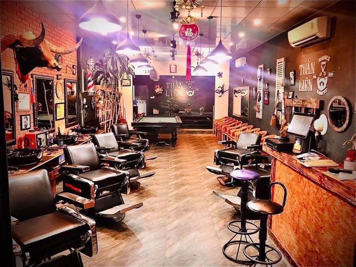Không gian sang trọng tại Tuan Lien Barber shop