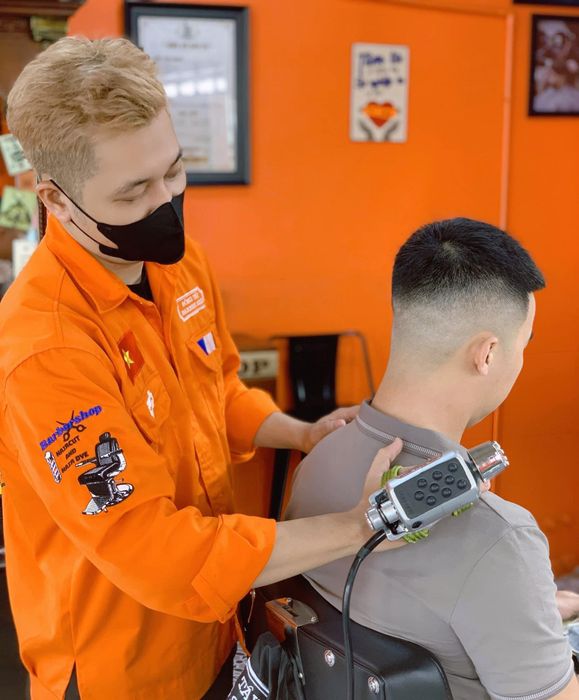 Đông Tây Barbershop ảnh 2