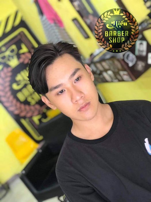 Hình ảnh phong cách làm việc chuyên nghiệp tại Hiếu BarBer