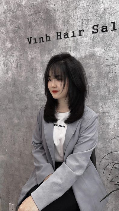 Hình ảnh Vinh Hair Salon – Mái tóc layer chạm đỉnh nghệ thuật