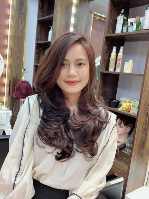 Không gian chuyên nghiệp và hiện đại tại Salon Long Toàn