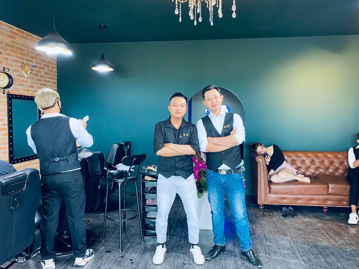 Những kiểu tóc sáng tạo và đầy cá tính tại Nhiều Barber