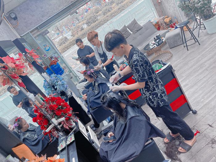 Những mẫu tóc thời thượng được tạo kiểu tại Salon Tóc Nam Anh