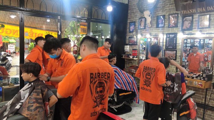 Điền Nguyễn BarBer Shop qua ống kính - nơi nghệ thuật tạo kiểu tóc nam được tôn vinh