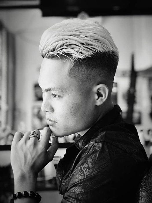 Hình ảnh quy trình cắt tóc tỉ mỉ tại Bạn Tôi Barber Shop