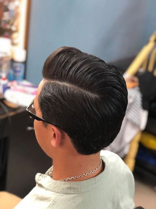 Không gian ấm cúng tại Mai Thiên Barber Shop