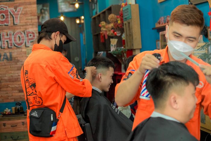 Đông Tây Barbershop ảnh 3