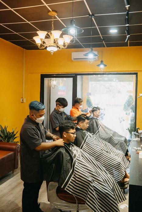 Không gian sang trọng và độc đáo tại The King Barber Shop
