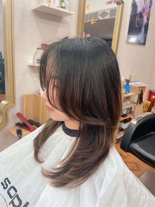 Hình ảnh không gian hiện đại tại Salon Tóc Bình Cong