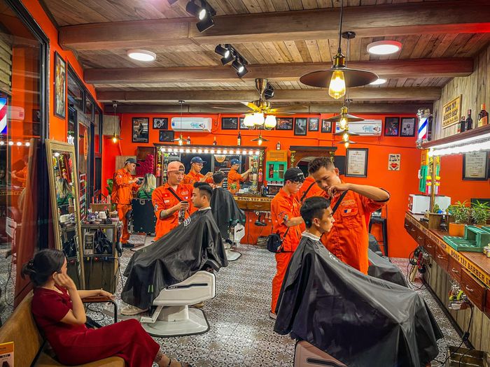Đông Tây Barbershop ảnh 3