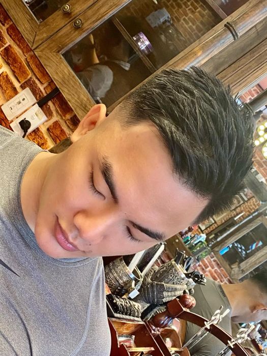 Khoảnh khắc nghệ nhân tạo tác kiệt tác tóc nam tại The Men Barbershop - Ảnh 3