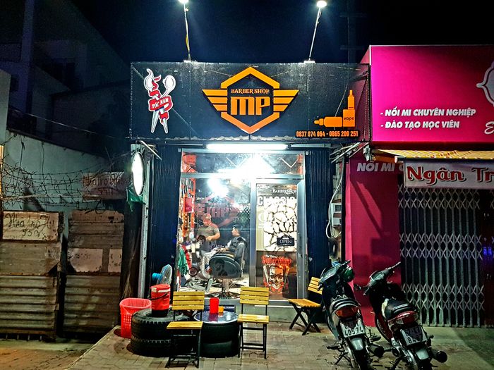 Hình ảnh không gian sang trọng tại MP Barber Shop