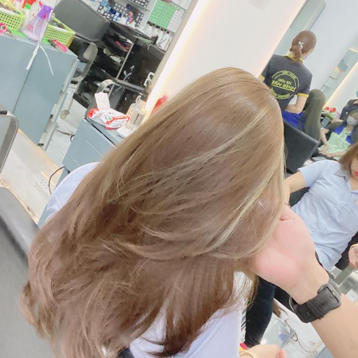 Hình ảnh ấn tượng tại Salon Tóc Nghệ Thuật Tân Bình