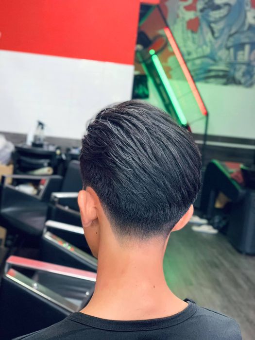 Không gian làm việc chuyên nghiệp của các barber tại Chất Barber Shop