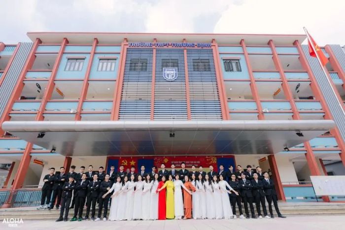 Hình ảnh khuôn viên xanh mát của THPT Trương Định