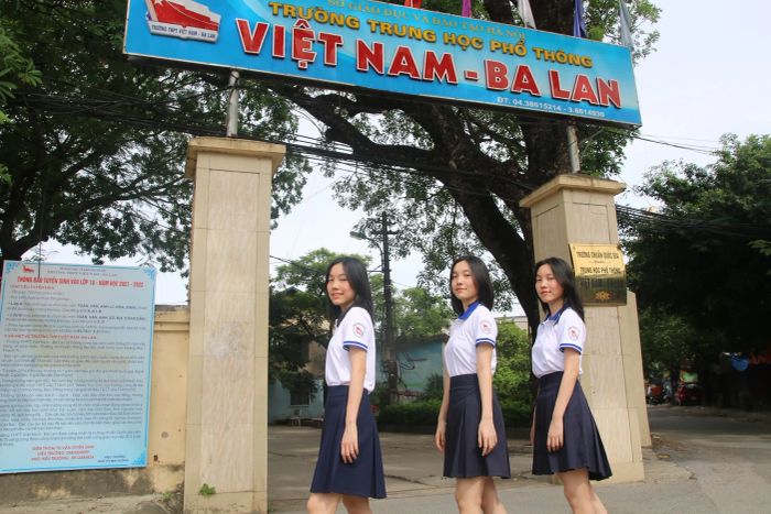 Hình ảnh hiện đại về hoạt động giảng dạy tại THPT Việt Nam - Ba Lan