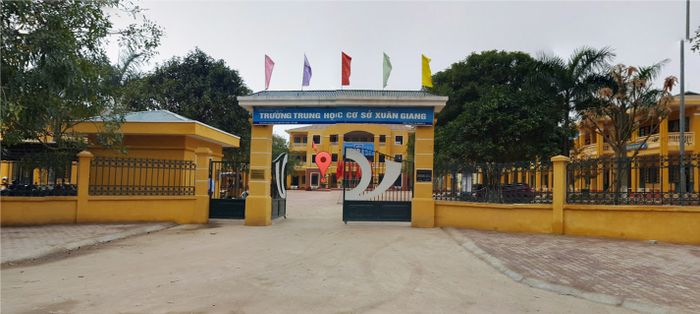 Khuôn viên xanh mát và cơ sở vật chất hiện đại tại Trường THCS Xuân Giang