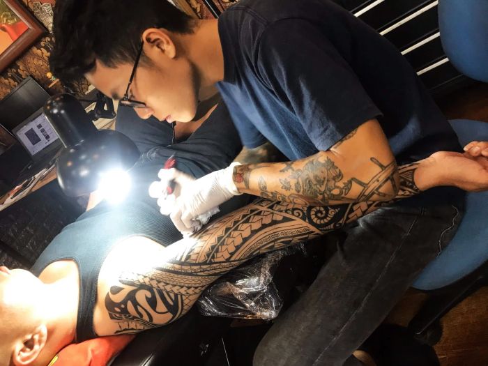 Tấn Nguyễn Tattoo mang đến những tác phẩm xăm ấn tượng với một giá trị tinh thần sâu sắc. Nếu bạn đang tìm kiếm một hình xăm độc đáo, phù hợp với phong cách cá nhân, nơi đây chính là lựa chọn lý tưởng. Hãy đến với Tấn Nguyễn Tattoo để trải nghiệm nghệ thuật xăm hình chuyên nghiệp và đầy sáng tạo.