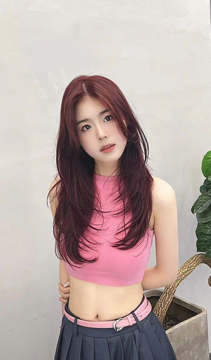 Không gian hiện đại và phong cách phục vụ trẻ trung tại Hair Salon Hoàng Tú